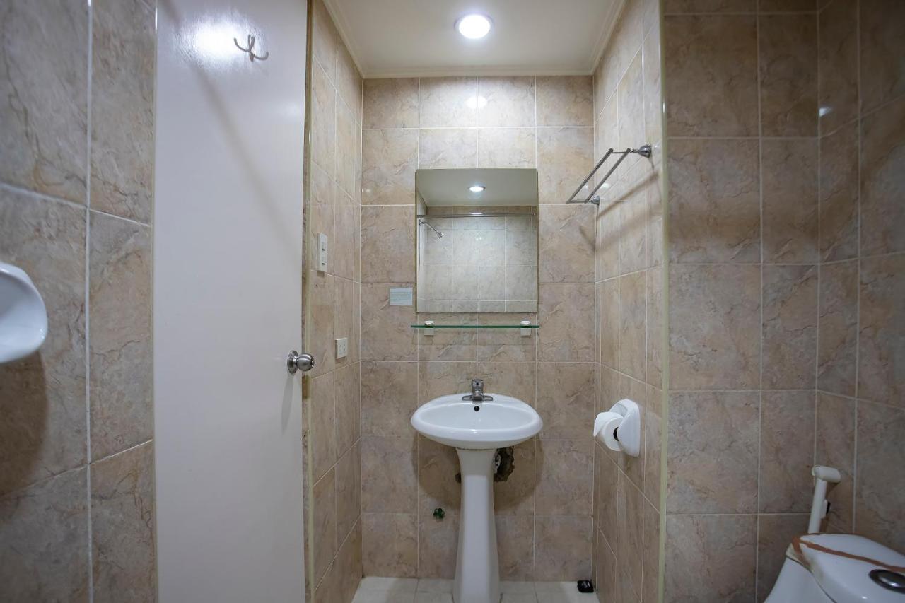 Oyo 821 Connector Hostel San Pedro Makati Eksteriør billede