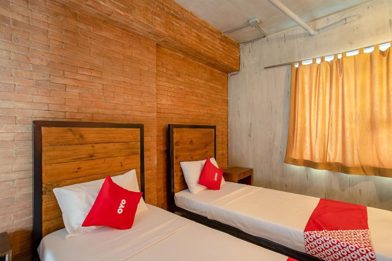 Oyo 821 Connector Hostel San Pedro Makati Eksteriør billede