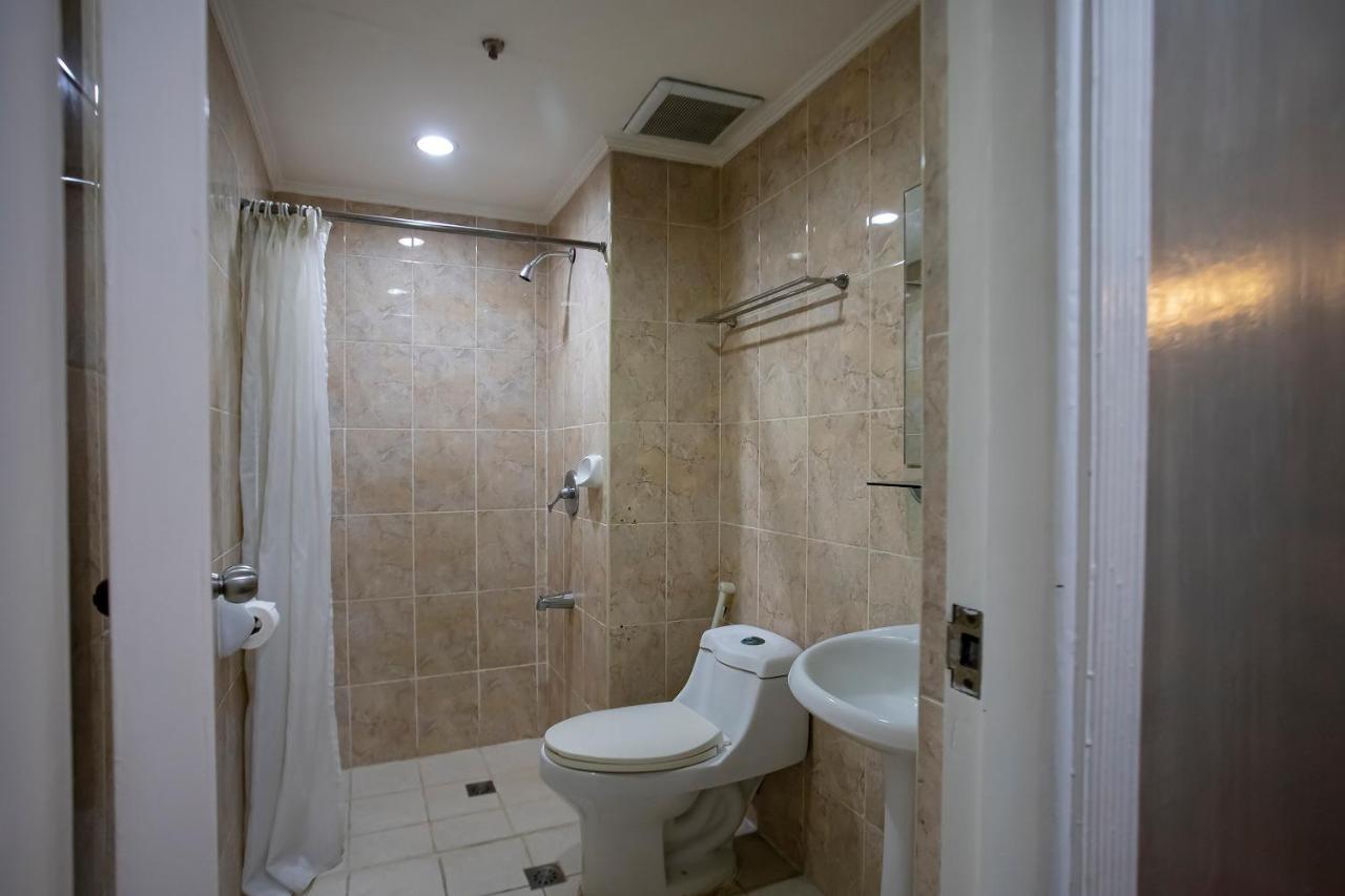 Oyo 821 Connector Hostel San Pedro Makati Eksteriør billede
